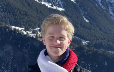 headshot of porter zach in front of mountains